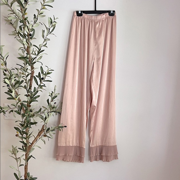 Elegant Pink Satin Pajama Set Bin F - Picture 4 of 5